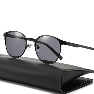 Nuevas Gafas de Sol Ovaladas Metálicas con Marco Negro, Protección UV400, Lentes de PC Unisex, para Conducir y Uso en Exteriores - Product Image 1