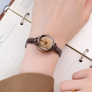 Montre à quartz Goldie pour femme, design rétro et original, bracelet en acrylique, aiguilles, résistante à l'eau 30M, petite, exquise, haut de gamme, pour étudiante - Product Image 1
