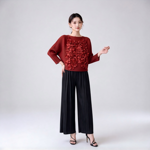 Pronto per la Spedizione: Completo da <span class=keywords><strong>Donna</strong></span> con Applicazioni Floreali 3D, Top con Petali e Pantaloni a Gamba Larga, Consegna in 7 Giorni, Tuta Tecnica Autunnale - Product Image 3