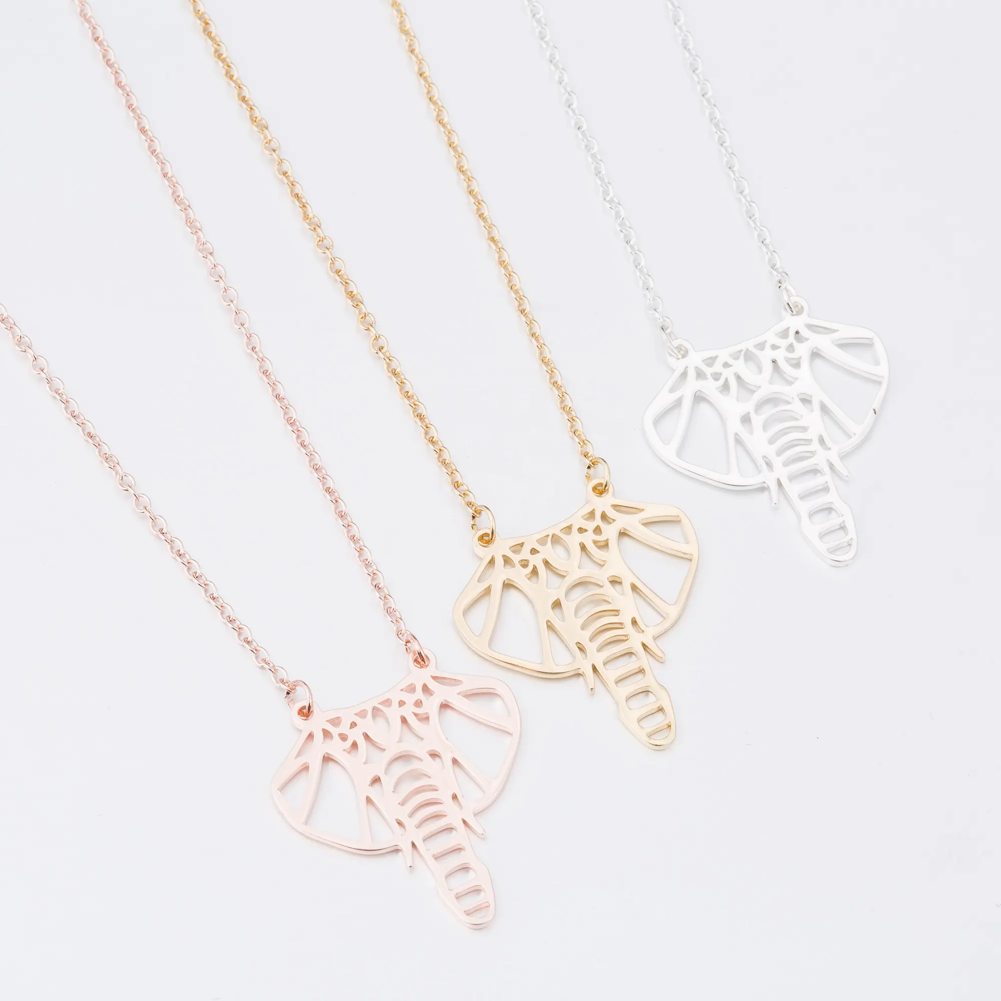 Collier mignon en acier inoxydable pour femme, style japonais, avec pendentif tête d'éléphant, en or, vente en gros,