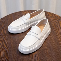 Nouvelles chaussures d'été pour hommes en cuir véritable, mocassins à enfiler, style britannique, semelle épaisse, chaussures blanches rehaussantes