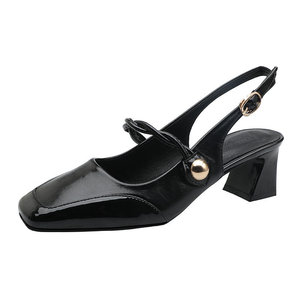 Sandales à talons carrés en cuir verni noir pour femme, talon bloc moyen, bride arrière avec boucle décorative, élégantes et tendance - Product Image 1