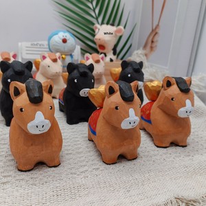 Figurine de cheval <span class=keywords><strong>en</strong></span> <span class=keywords><strong>bois</strong></span> rustique super mignonne, design minimaliste, porte-bonheur, apporte richesse, succès et chance, idéal pour l'année du Cheval, nouveauté. - Product Image 1