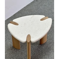 Table basse en pierre calcaire blanche, table basse élégante noire et dorée, table basse avec base en bois brun, table basse en pierre calcaire personnalisée