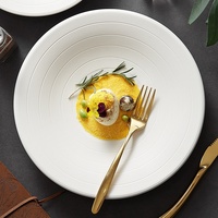 Assiette creuse en céramique moderne à texture rayonnante, finition sable blanc, pour restaurant et hôtel