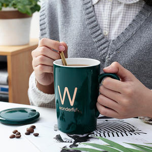 Taza de Cerámica Creativa con Nombre Personalizado, Taza de Cerámica para Agua, Té y Café con Tapa y Cuchara - Product Image 5