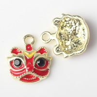 MIZUKAGAMI Fabrication sur mesure en gros directe d'usine Pendentif simple en alliage de zinc rouge à l'huile de style chinois Danse du lion 14x13mm Bijoux
