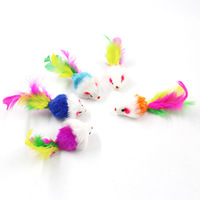Vente en gros mini jouet en peluche super doux pour chat à l'intérieur de l'herbe à chat plumes interactives souris jouets pour chats d'intérieur