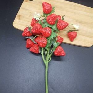 กิ่งผลไม้ประดิษฐ์รูปสตรอว์เบอร์รีและลิ้นจี่สำหรับตกแต่งผนัง - Product Image 5
