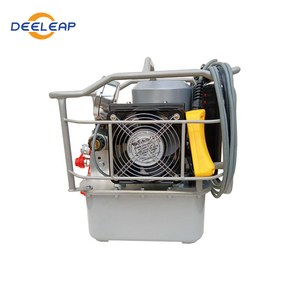 Pompe hydraulique manuelle double effet 700 bars, déplacement 7,6 L, 0,8 L/min, modèle PED204 - Product Image 4
