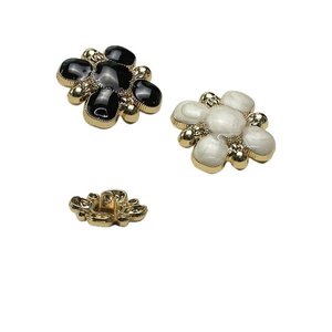 Bling-Cuentas de perlas de cristal con diamantes de imitación, botones, tachuelas, agujeros cosidos a mano, costura de <span class=keywords><strong>metal</strong></span> <span class=keywords><strong>para</strong></span> camisas y abrigos - Product Image 4