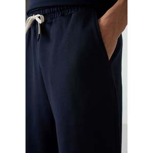 Ensemble de shorts en coton bleu marine pour homme Air Jones, coupe ample, texture épaisse et douce - Tenue d'été confortable en deux pièces - Product Image 5