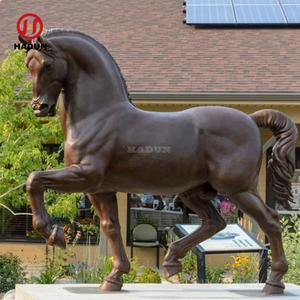 Escultura de Caballo Árabe de Bronce Moderno, Decoración de Jardín de Tamaño Real para Exteriores - Product Image 1