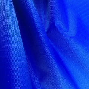 Tela de tafetán de nailon Ripstop DWR 70d 210T con revestimiento de PU para hamacas textiles para el hogar resistentes al agua - Product Image 2