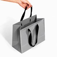 Sacs en papier de luxe haut de gamme avec poignées pour chaussures et vêtements, emballage cadeau écologique pour boutiques, motif personnalisé doré