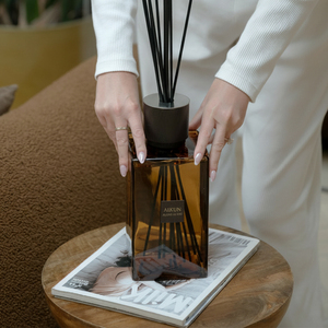 Aikun 2200ml Low MOQ Custom Scent Long Lasting 6 Months Amber Glass Sticker Logo <b>Reed</b> <b>Diffuser</b> Brown Window Box Set for Sellers - Product Image 3