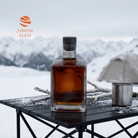 Bouteille en verre carrée de 500 ml avec un design à col court, adaptée à l'emballage de spiritueux haut de gamme tels que le whisky et le brandy