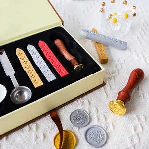 Kit de sceau de <span class=keywords><strong>cire</strong></span> personnalisé avec <span class=keywords><strong>tampon</strong></span> à initiales sur mesure, 30 bâtonnets de <span class=keywords><strong>cire</strong></span>, cuillère chauffante et tapis de <span class=keywords><strong>cire</strong></span> pour cartes - Product Image 3