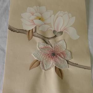 Zhenling Chinoiserie Papier peint en soie peint à la main avec broderie partielle - Product Image 1