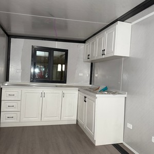 Maison conteneur extensible Sunfine à 2 chambres, design moderne, caractéristique respirante, construction préfabriquée, salon avec patio - Product Image 5