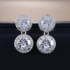 Orecchini scintillanti a forma di ruota rotonda per donna, gioielli eleganti e versatili per le orecchie - Product Image 3