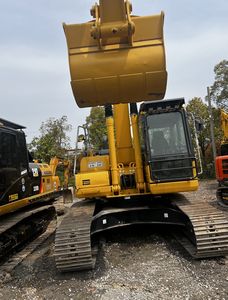 Excavadora Komatsu PC220, opción resistente sobre orugas en buenas condiciones con motor central y componentes de bomba similares al modelo PC200 - Product Image 2