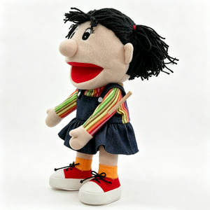 Marioneta de niña personalizada con coleta negra, marioneta de niña con camisa a rayas arcoíris, marioneta de niña con vestido vaquero, marioneta de niña con zapatillas rojas - Product Image 2