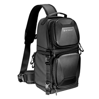 Sac à bandoulière pour appareil photo K&F Concept, un appareil photo avec deux objectifs, en cuir noir, compartiments supérieur et inférieur en tissu.