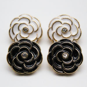 Camisas con botones de Metal en forma de Camelia elegantes de lujo de fábrica, chaquetas cárdigan, cubiertas con botones de aleación para <span class=keywords><strong>mujer</strong></span> de lujo personalizadas - Product Image 3