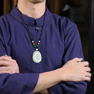 Colgante de Jadeíta Natural Ruyi Verde Claro, Diseño Original Cristiano UNISEX, Tallado con Certificado de Tasación, HJ81 - Product Image 4