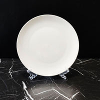Assiettes à dîner en céramique blanche modernes en gros, ensembles de vaisselle à motifs personnalisés pour restaurants et hôtels, assiettes résistantes au lave-vaisselle