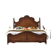 Splendeur royale classique: lit en bois de caoutchouc massif avec tête de lit ornée, design en forme de vague gracieux et colonnes romaines pour chambres à coucher