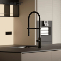 Meuble de cuisine modulaire beige minimaliste avec plan de travail en marbre, robinet, tiroir, panier, application en panneau mélaminé, finition peinte