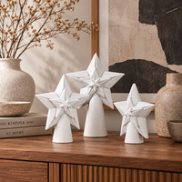 Sculpture d'étoile en céramique blanche, objet décoratif géométrique pour la décoration moderne de la maison et la présentation sur table