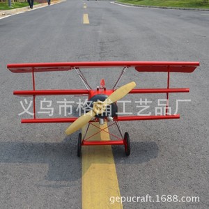 Modèle d'avion biplan en métal rouge 1M, décoration d'avion vintage, ornement de jardin extérieur, fait main - Product Image 3