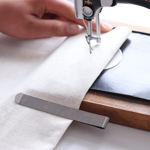 คลิปหนีบผ้าโลหะขนาด 3 นิ้ว พร้อมไม้บรรทัดวัดขนาด สำหรับเย็บผ้า ควิลท์ วัดขอบผ้า ตัวหนีบผ้า อุปกรณ์เย็บผ้า <span class=keywords><strong>DIY</strong></span> - Product Image 4