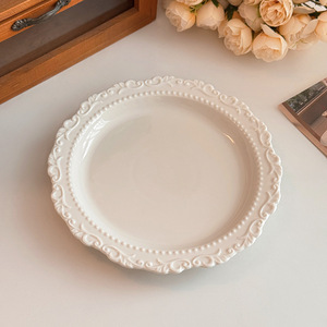 Assiettes à gâteau en céramique à relief baroque, blanc ivoire, glaçure brillante, motif floral en spirale, vaisselle vintage, pour le thé, la pâtisserie - Product Image 1