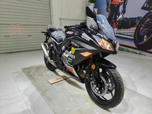 มอเตอร์ไซค์สปอร์ต Kawasaki1 400 ซีซี เครื่องยนต์เบนซิน สูบเดี่ยว/สูบคู่ เบรกดิสก์ ขับขี่สปอร์ต ประหยัดน้ำมัน ความเร็วสูงสุด 150 กม./ชม. - Product Image 4