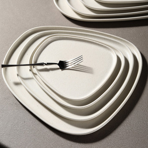 Ensemble d'<span class=keywords><strong>assiettes</strong></span> de présentation en céramique beige mat irrégulières, vaisselle de luxe pour hôtels et restaurants, assiette à dîner mate de style japonais - Product Image 3