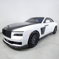 Kit carrosserie complet Rolls Royce Spectre Upgrade M-style en fibre de carbone sèche, finition noir brillant, diffuseurs avant/arrière, jupes latérales