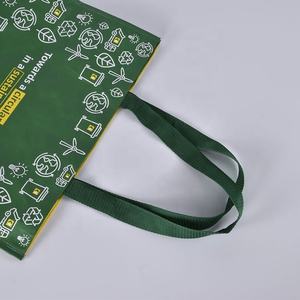 Bolso de compras no tejido impreso en color personalizado laminado promocional con patrón de letras - Product Image 5