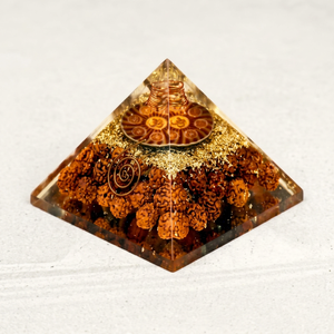 Pirámide de Orgón de Resina Ámbar con Cristal, Hoja de Oro Tallada, Decoración Espiritual, Regalo, Adorno de Escritorio - Product Image 1