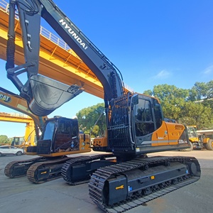 Excavatrice Hyundai 220LC-9s de 22 tonnes avec godet de 0,8 m³ d'occasion en bon état de fonctionnement - Product Image 2