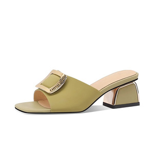 Sandalias de Mujer para Exteriores 2026, Nuevas, Verano, Moda, Tacón Medio, Cuero Suave, con Hebilla Metálica Cuadrada - Product Image 1