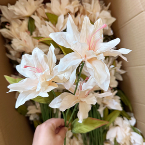 Lys artificiels réalistes en soie couleur <span class=keywords><strong>champagne</strong></span> à 3 têtes pour décoration intérieure, mariage, fête des Mères, arrangement floral, salon - Product Image 5