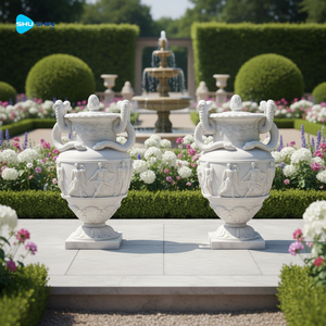 Par de Urnas de Mármol Neoclásicas Grandes, Estatuas de Jardín Talladas a Mano con Relieve Mitológico y Asas de Serpiente - Product Image 5