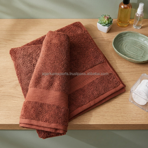 Toalla de baño de algodón tejida con logotipo personalizado, 300-800 GSM, suave y lujosa, textil para hoteles y spas, para hostelería premium y uso de huéspedes. - Product Image 4