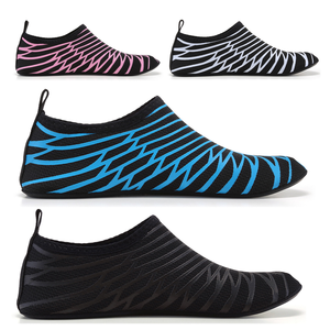 Chaussures de plongée, de snorkeling, de marche aquatique et de natation pour hommes et femmes, chaussures souples, pieds nus, chaussures de fitness en contact avec la peau - Product Image 1