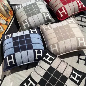 顶级羊绒羊毛家用H字母枕套方形H枕套定制标志靠垫套