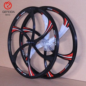 Nouveau jeu de roues fendues 700C de haute qualité à cinq engrenages fixes 24 "26 / 27.5in alliage de magnésium 10 <span class=keywords><strong>roue</strong></span> de vélo à <span class=keywords><strong>3</strong></span> rayons intégrée - Product Image 5